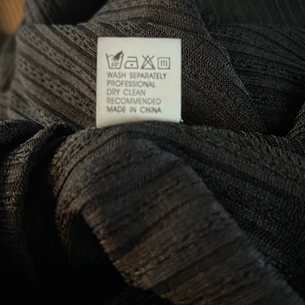 Basico Solid Black Ribbed Long Sleeve Shirt - Picture 12 of 12